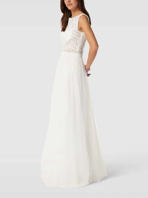 Suknia ślubna z ozdobnym obszyciem luxuar