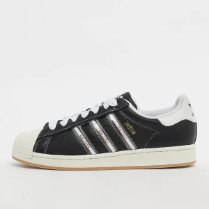 Superstar Korn core black/transl/better scarlet, markiadidas Originals, adidas Superstar, w kolorze czarny, rozmiar: