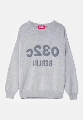 Sweter 032c