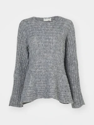 Sweter Aware