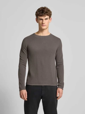Sweter basic z dzianiny z okrągłym dekoltem i zwiniętymi brzegami REVIEW