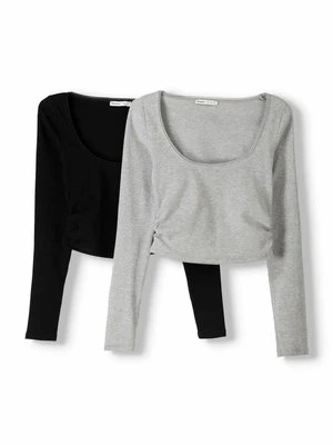 Sweter Bershka czarny