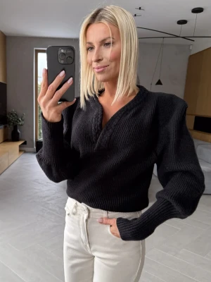 Zdjęcie produktu Sweter Czarny Luna UNI ClothStore