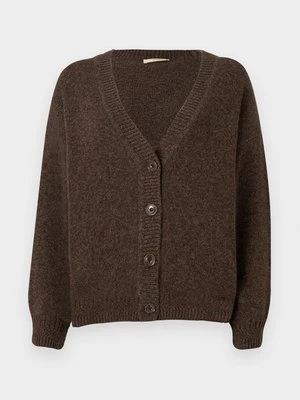 Sweter Davida Cashmere beżowy