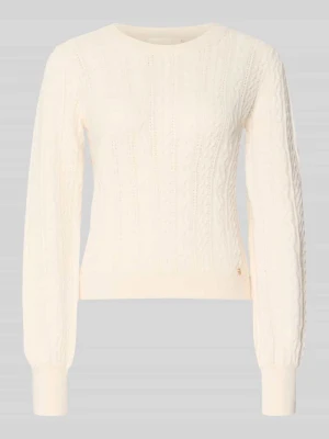 Sweter dzianinowy o kroju regular fit z warkoczowym wzorem Guess Écru
