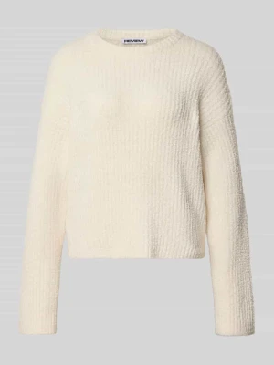 Sweter dzianinowy w kroju relaxed fit z elastycznymi wykończeniami REVIEW Złamany biały