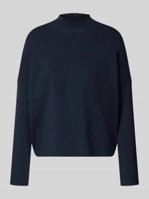Sweter dzianinowy z mieszanki wiskozy ze stójką MORE & MORE Granatowy