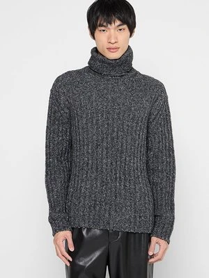 Sweter Études