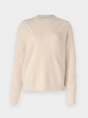 Sweter Guess