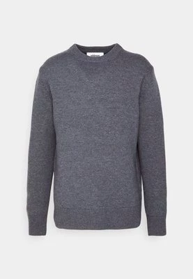 Sweter Minimum