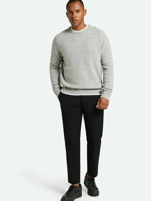 Sweter Minimum
