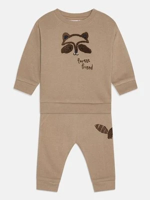 Sweter name it