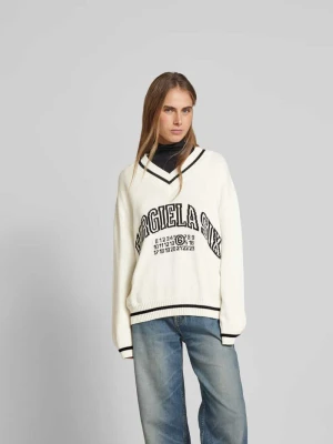 Sweter o kroju oversized z dekoltem w serek MM6 Maison Margiela Złamany biały