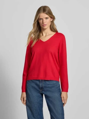 Sweter o kroju regular fit z dekoltem w serek model ‘BREE’ Pieces