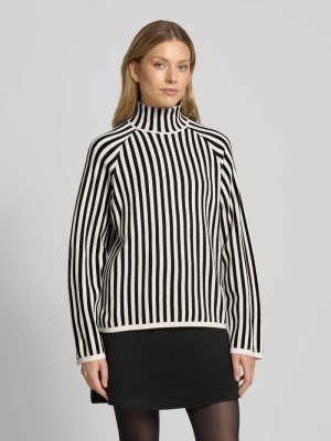 Sweter o kroju regular fit z mieszanki wiskozy model ‘Otari’ b.Young