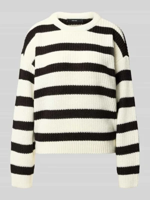 sweter o kroju regular fit z okrągłym dekoltem model 'LEA' Vero Moda Biały