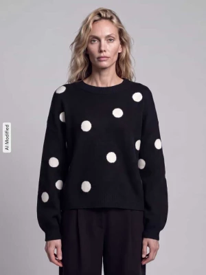sweter o kroju regular fit z okrągłym dekoltem model 'RICA' Only Czarny