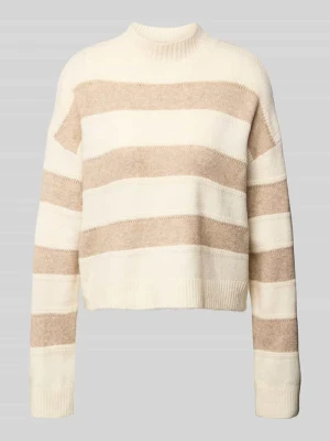 Sweter o kroju regular fit ze wzorem na całej powierzchni model ‘NEZ’ Vero Moda