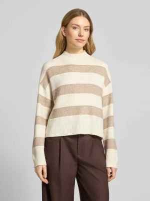Sweter o kroju regular fit ze wzorem na całej powierzchni model ‘NEZ’ Vero Moda