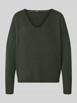 Sweter o kroju relaxed fit z dekoltem w serek Only Oliwkowy melanż