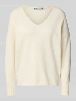 Sweter o kroju relaxed fit z dekoltem w serek Only Złamany biały melanż