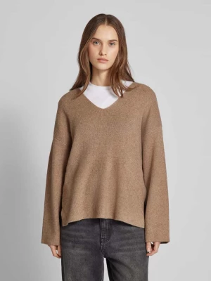 Sweter o kroju relaxed fit z dzianiny z wiskozy z głębokimi rozcięciami po bokach model ‘KATIA’ Only