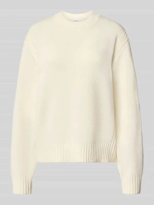 Sweter o kroju relaxed fit z mieszanki bawełny w imitacji dzianiny Noisy May Złamany biały