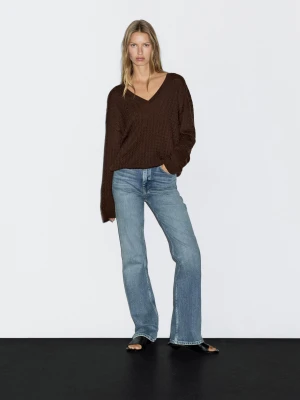 Sweter O Splocie Warkoczowym Z Dekoltem W Serek - Czekoladowy - - Massimo Dutti - Kobieta