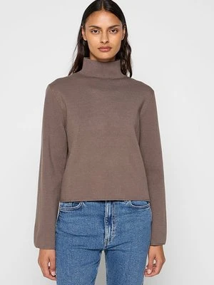Sweter & Other Stories