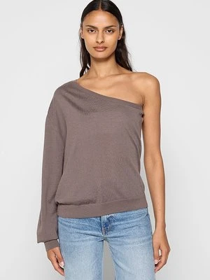 Sweter & Other Stories