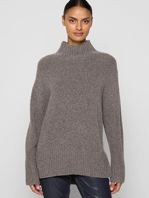 Sweter & Other Stories