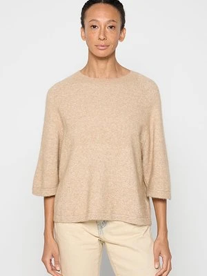 Sweter & Other Stories