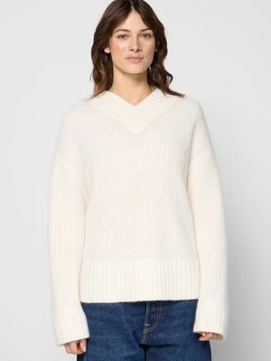 Sweter & Other Stories