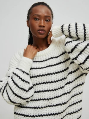 Sweter oversize z bufiastym rękawem w BIAŁO-CZARNE paski - RIVERO-UNI Marsala