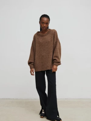 Sweter oversize z bufiastymi rękawami w kolorze LIGHT BROWN - RIVERO-UNI Marsala