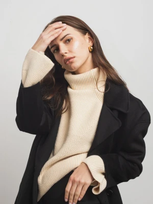 Sweter oversize z golfem, wiskoza BOLD - czarny / krem LAÏF