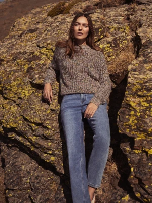 Sweter ozdobiony kolorową nitką szary Moodo