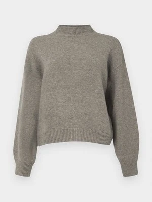 Sweter Pieces brązowy