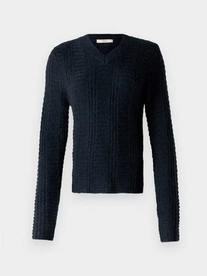 Sweter REMAIN