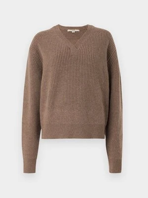 Sweter REMAIN
