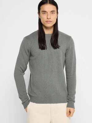 Sweter Revolution