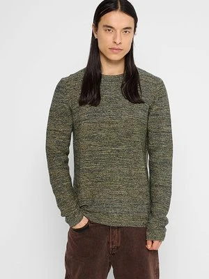 Sweter Revolution