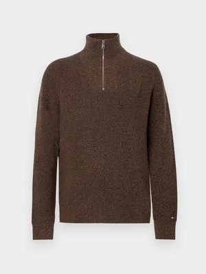 Sweter Tommy Hilfiger brązowy