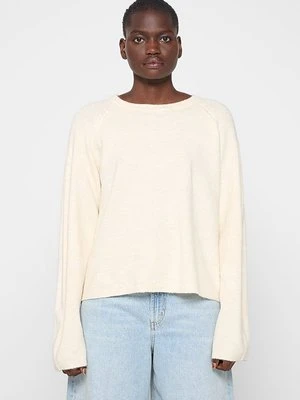 Sweter Vero Moda mleczny