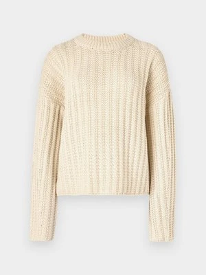 Sweter Vero Moda mleczny