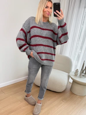 Sweter w Bordowe Paski Namo ClothStore