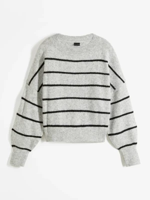 Sweter w paski o kroju oversize BonPrix szary