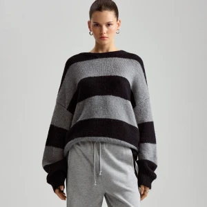 Sweter w paski o kroju oversize z obniżoną linią ramion House