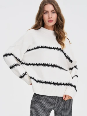 Sweter w paski z obniżoną linią ramion biały Moodo