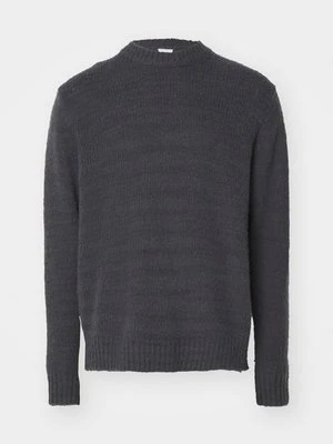 Sweter Won Hundred